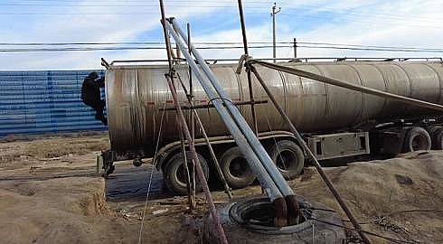 �Ϻ����������V�ϏS��ͨ����Ͱ�������ʯ��ɽƽ�_�h��ˮ�ܿز��� �����@��I�`Ҏȡˮ ��Ⱦ�[��ͻ��